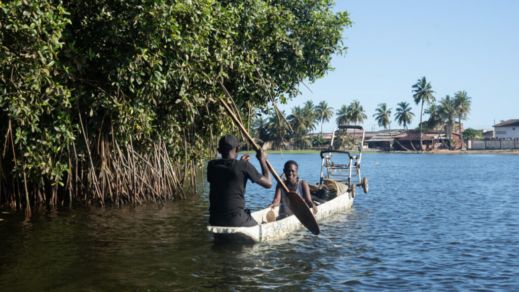 reportage-afrique-–-cote-d&rsquo;ivoire:-a-grand-bassam,-les-mangroves-en-voie-de-disparition